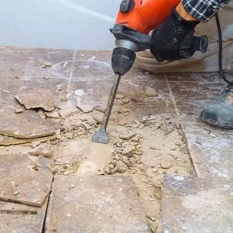 Skidanje stare keramike ili druge podloge